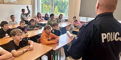 Rozmowy na temat hejtu i cyberprzemocy w SP4 w Ostródzie i Ekonomiku-100088