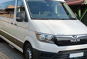 Nowy autobus dla SOSW w Szymanowie. Lepszy transport dla uczniów ze specjalnymi po-100258