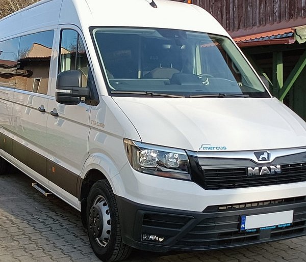 Nowy autobus dla SOSW w Szymanowie. Lepszy transport dla uczniów ze specjalnymi po-100258