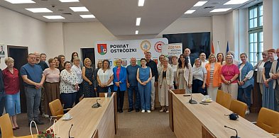 Powiat docenił rodziny zastępcze. Wyróżnienia i podziękowania podczas uroczystości-100397