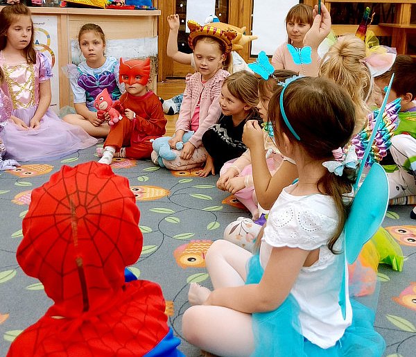 Bajkowy Bal Przebierańców i Klub Motyli Książkowych w Miejskiej Bibliotece-100837