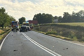 Czołowe zderzenie dwóch fordów - osobowego i busa na DK 15 w Lipowie!-100930