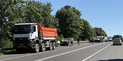Zderzenie osobówki z ciężarówką na starej DK7 pod Idzbarkiem i awaria...-101026