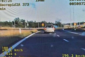 Miał zakaz prowadzenia pojazdów - pędził 198 km/h ekspresową S7-101063