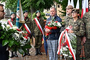Ostróda oddała hołd ofiarom rzezi wołyńskiej-101296