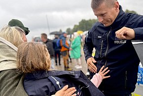 Szczęśliwy finał na polach Grunwaldu – policjanci pomogli zagubionemu dziecku-101321