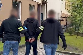 Oblał kobietę łatwopalną cieczą i ją podpalił-101455