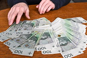 Blisko co trzeci Polak regularnie odkłada pieniądze m.i - 101819