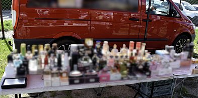 845 podrabianych perfum zajęły służby na targowisku w powiecie ostródzkim!-101967