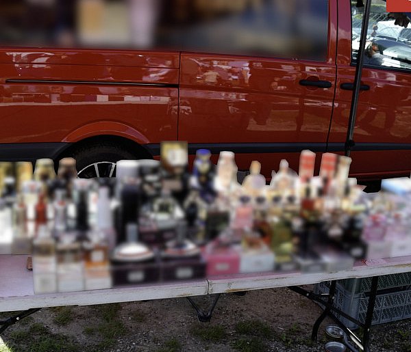 845 podrabianych perfum zajęły służby na targowisku w powiecie ostródzkim!-101967