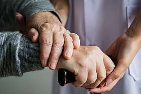 Ponad 2 tys. zł miesięcznie. Seniorzy i ich rodziny czekali na to latami-102104