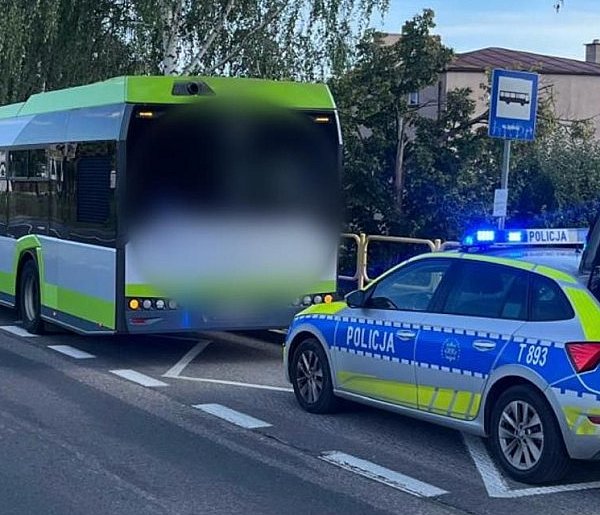 2 kobiety  w szpitalu po gwałtownym hamowaniu autobusu miejskiego w Górce-102499