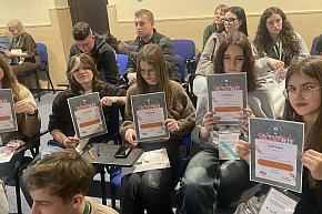 Gm. Ostróda:Uczennice z SP w Durągu na konferencji-12840