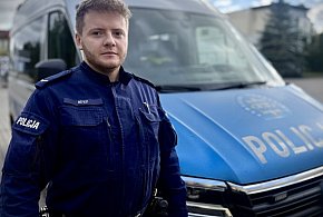 Sierż. Łukasz Mazurek z ostródzkiej policji po służbie zatrzymał pijanego kierowcę-103677