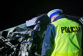 Tragiczne zderzenie ciężarówki z osobówką w regionie! Nie żyje 52-latek-103755
