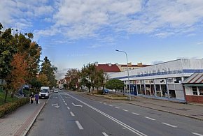 Rękoczyny między nastolatkami na przystanku w Ostródzie! 16-latek trafił...-103812