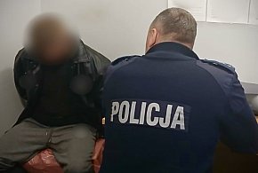 Nietrzeźwy podjechał na stację paliw. Gdy zobaczył policję, zaczął...-103914