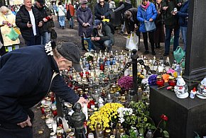 Ekspert: elektroniczne znicze powinny być wycofane ze s - 104369