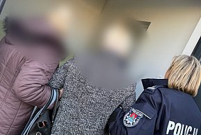 Kobieta zasłabła na cmentarzu w Ostródzie, przewróciła się i uderzyła o pomnik-104372