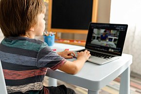 Popularni influencerzy mogą mieć kłopoty. Treści dla dzieci budzą kontrowersje-104725