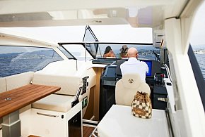 Nowoczesne wnętrza łodzi Parker – funkcjonalność spotyk - 105231