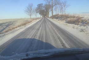 Powiat ostródzki: Kolizje w Szyldaku, Mostkowie i Łukcie. Atak zimy na drogach-105180