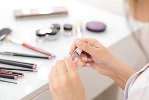 Nie używaj tych kosmetyków. GIS ostrzega przed produktami-105288