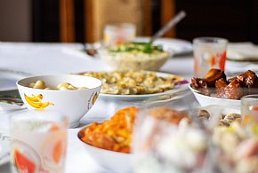 Polacy znów sięgną głębiej do kieszeni. Tyle wydają na świąteczne jedzenie-105854