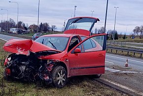 Liksajny: Samochód uderzył w bariery na ekspresowej S7-106093