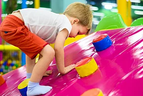 Zostawiasz dziecko w sali zabaw? Urząd wykrył poważne uchybienia-106645