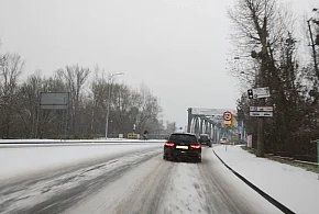 Poważne zagrożenie na drogach. Kierowcy często o tym zapominają-106649