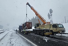 Olsztynek: Utrudnienia na S7 po nocnym pożarze naczepy samochodu ciężarowego