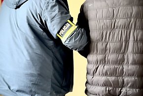 Ostróda: Zatrzymani podejrzani o włamanie do budynku plebanii