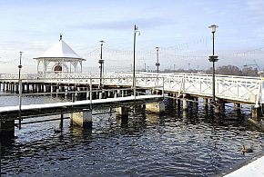 Ostróda planuje naprawę molo, ławek i placów zabaw. Ruszyły procedury przetargowe