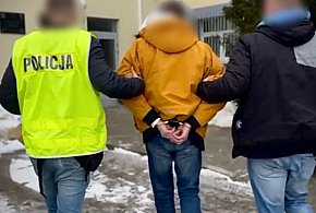 Ostróda: 43-latek najpierw groził. Potem podpalił samochód