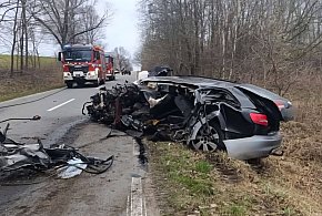 Tragiczny wypadek w regionie, nie żyje kierowca audi