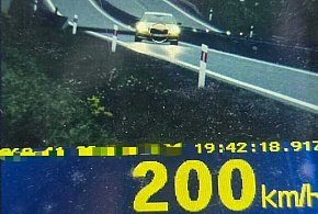 Kurzętnik: Przekroczył prędkość o 110 km/h. Stracił prawko chwilę po odzyskaniu