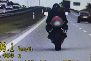 Ostróda: Pędził motocyklem 208 km/h po S7. Tłumaczył, że nie zauważył policji