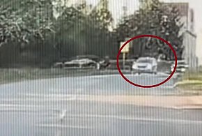 Elbląg: Wjechał hulajnogą wprost pod auto na przejściu. 17-latek zrobił "salto”