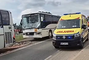 Zderzenie dwóch autokarów z dziećmi pod Kętrzynem. Jedna osoba trafiła do szpitala