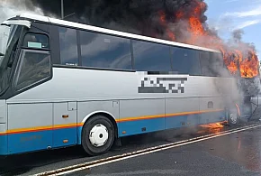 Płonął autobus na DK16! Droga była całkowicie zablokowana
