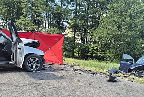 Gm. Lubawa: Tragiczny wypadek - nie żyje kierowca Audi, pięć osób w szpitalu