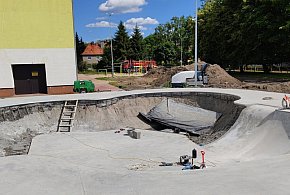 Ostróda: Coraz bliżej końca prac przy budowie długo wyczekiwanego skateparku