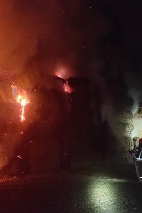 Nocne pożary balotów w gminie Małdyty-12735