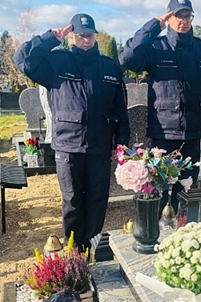 Mundurowi z Ostródy oddali hołd zmarłym kolegom-12798
