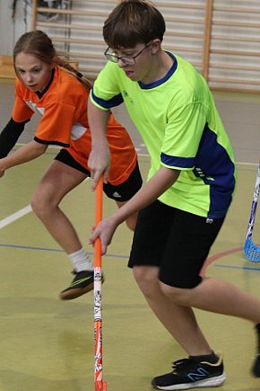 Uczniowie z Pietrzwałdu najlepiej grają w unihokeja-12812