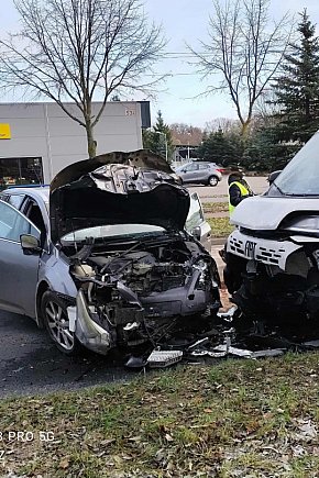 Wypadek w Ostródzie na ul. Grunwaldzkiej! 3 osoby w szpitalu!-12815