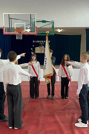 Pierwszoklasiści z ekonomika uroczyście ślubowali-12837