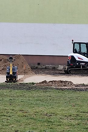 Postępują prace przy budowie skateparku-12861