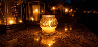 Kościół 2 listopada obchodzi Dzień Zaduszny-104381